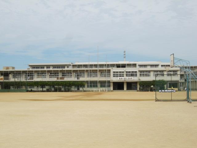 Junior high school. 1763m to Nishinomiya Tatsukawara tree junior high school
