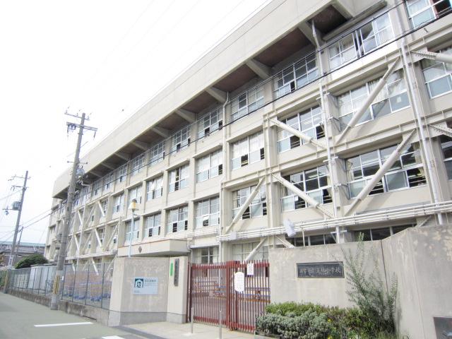 Primary school. 758m to Nishinomiya Municipal Kawarabayashi Elementary School