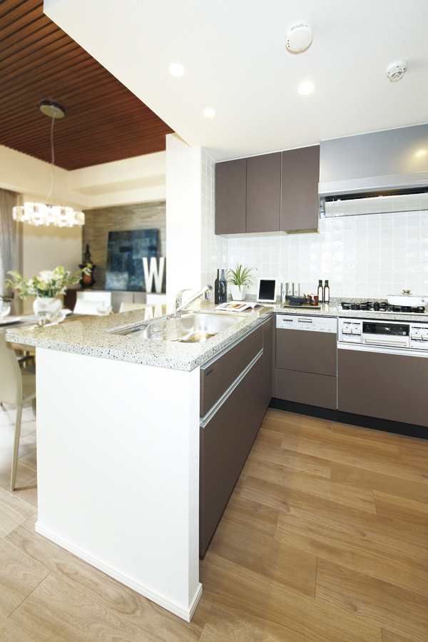 Kitchen.  [kitchen] Of course, the functional, Adopt a system kitchen that looks beautiful interior of has been pursued. Functional L-type and type 2WAY, Also provides plan with a natural ventilation is also possible window ( ※ )