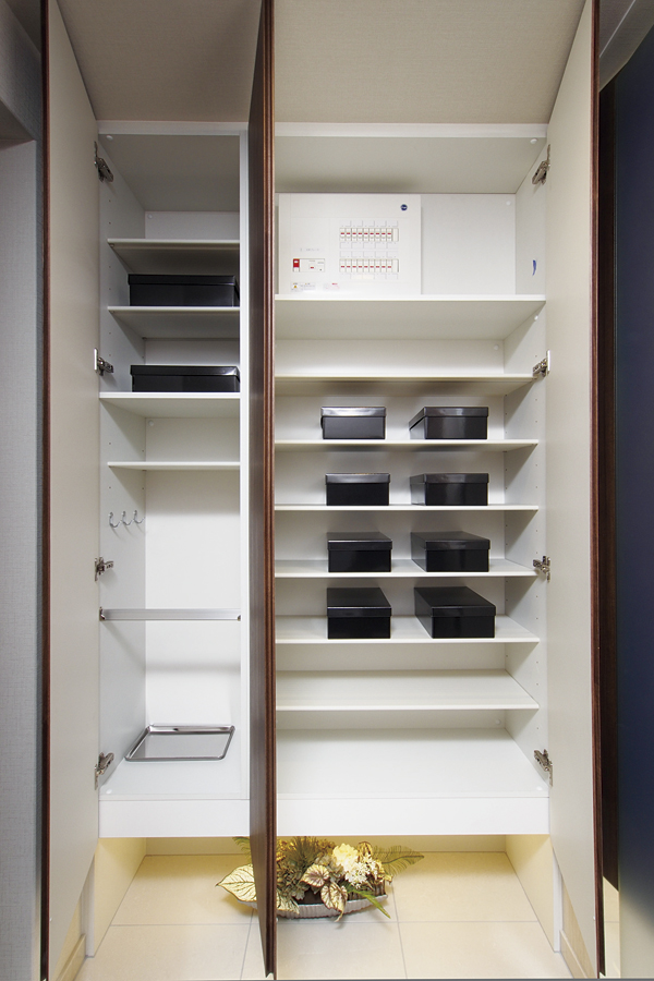 Receipt.  [Shoe box] Tall size family of shoes or boots, etc. also fit refreshing has been adopted (same specifications)