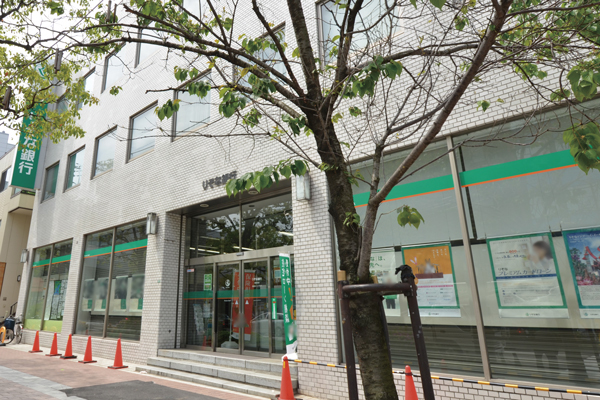 Surrounding environment. Resona Bank Nishinomiya branch (a 10-minute walk ・ About 780m)