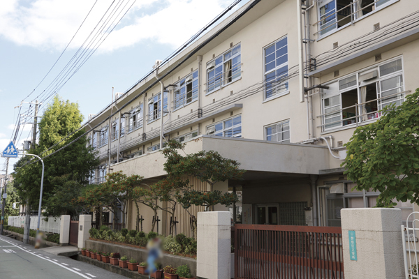 Surrounding environment. Municipal Yasui Elementary School (13 mins ・ About 970m)