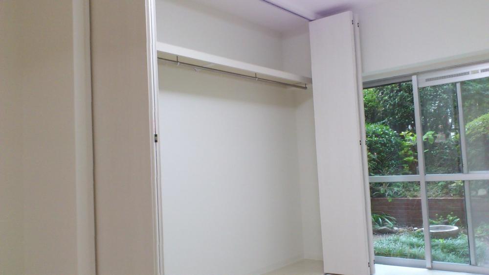 Non-living room. Spacious storage of up to ceiling