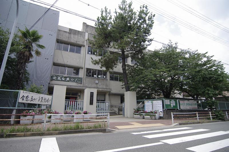 Junior high school. 837m to Nishinomiya Municipal Naruo junior high school