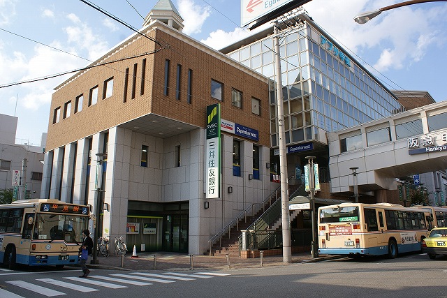 Shopping centre. 450m until the app Kinoehigashi (shopping center)