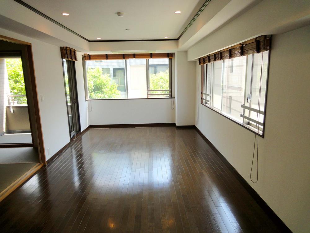 Living. living ・ Dining is located 15.1 Pledge. Bright widely You can spend a good feeling your time.