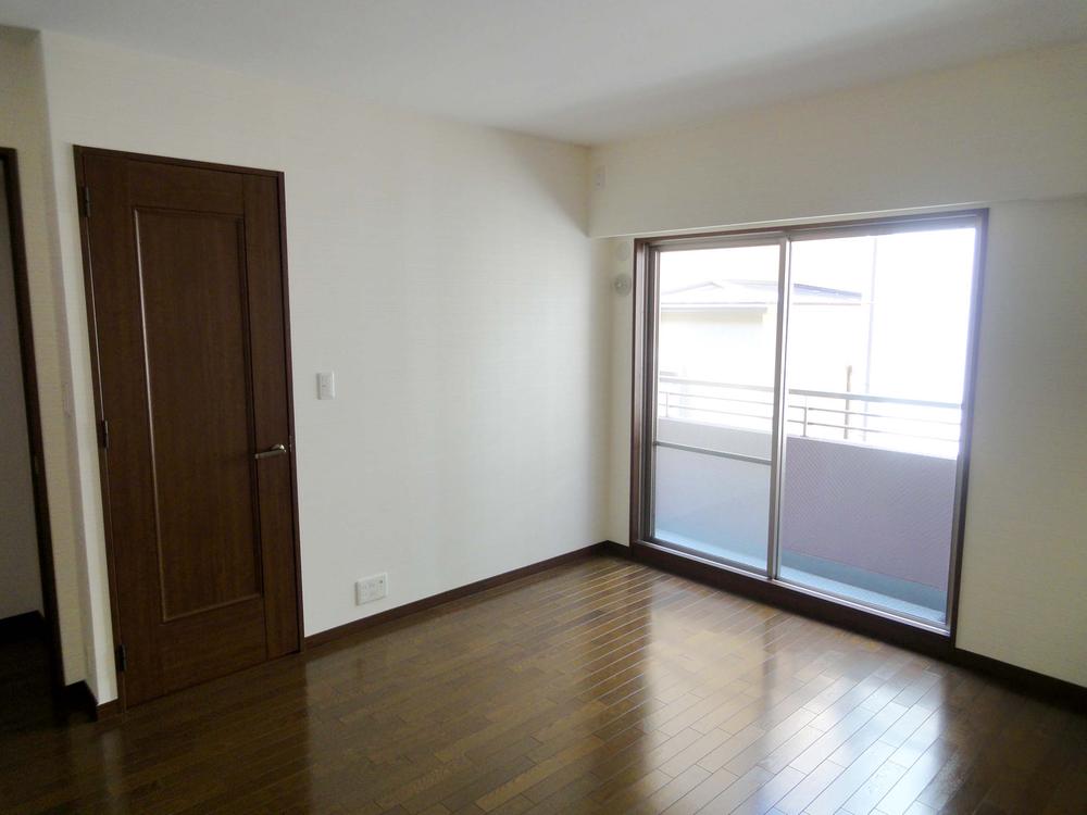 Non-living room. North side of the room is also very bright. Western-style is all there is more than 6 Pledge, The Western-style 9 Pledge There is also a walk-in closet.