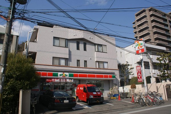 Convenience store. 500m to Sunkus (convenience store)