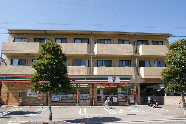 Convenience store. 312m to Seven-Eleven (convenience store)