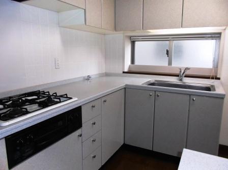 Kitchen. In terms of L-type can be used widely, It is a bright kitchen with a window!