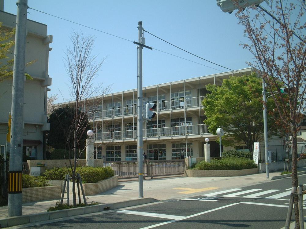 Primary school. 777m to Nishinomiya Municipal Takagi Elementary School