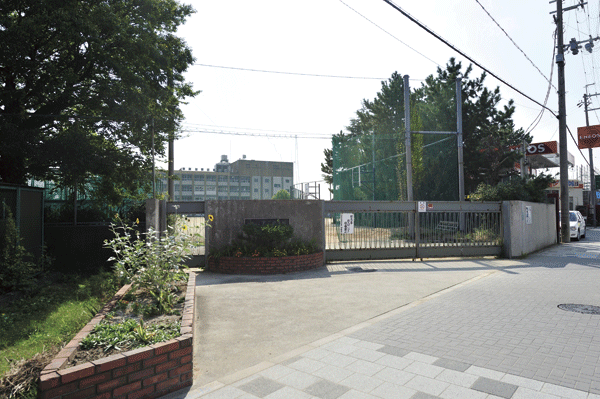 Surrounding environment. Municipal KinoeTakeshi junior high school (4-minute walk ・ About 270m)