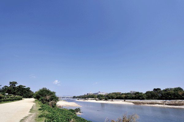Surrounding environment. Mukogawa riverbed (7 min walk ・ About 500m)