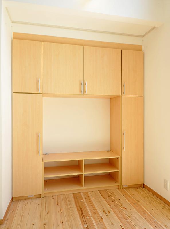 Other introspection. TV rack with a storage capacity. (No. 15 locations)