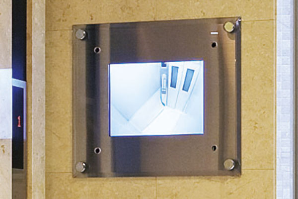 Security.  [Security cameras monitor] On the first floor elevator hall, Imaging an elevator inside the real-time "color monitor" have been installed (same specifications)