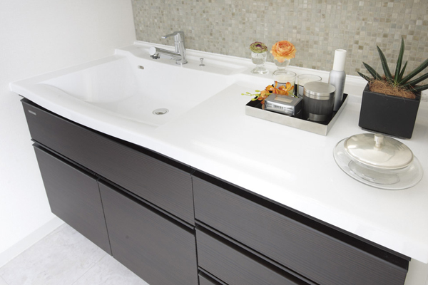 Bathing-wash room.  [Counter-integrated basin bowl] Also an easy to clean without seams of the counter, Artificial marble of integrated basin bowl has been adopted (same specifications)