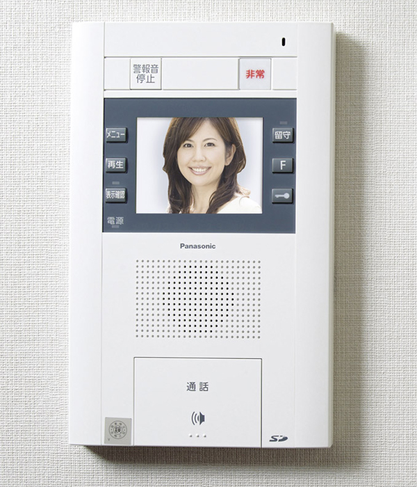 Security.  [Hands-free intercom with color monitor] Simply by pressing the call button from the intercom in the dwelling unit can check the entrance of visitors with video and audio, Color monitor with a hands-free intercom developed has been adopted (same specifications)