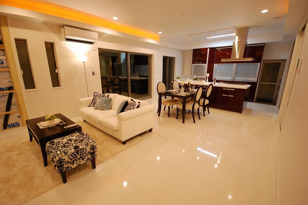 Living. 24 Pledge of a large living. Interior of the design is also one one was meticulous to make.