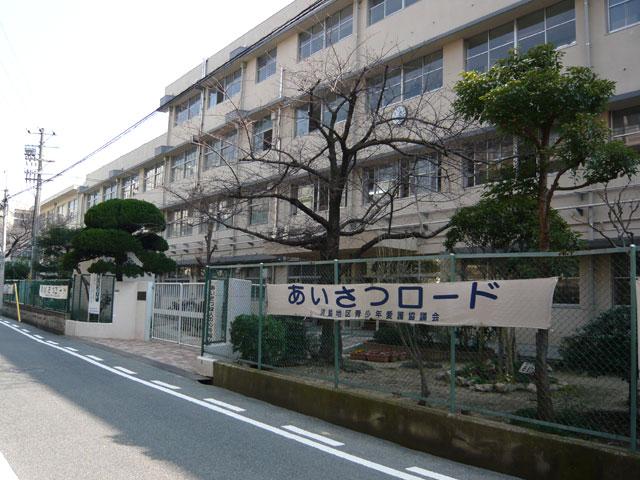 Junior high school. Hamawaki 1259m until junior high school