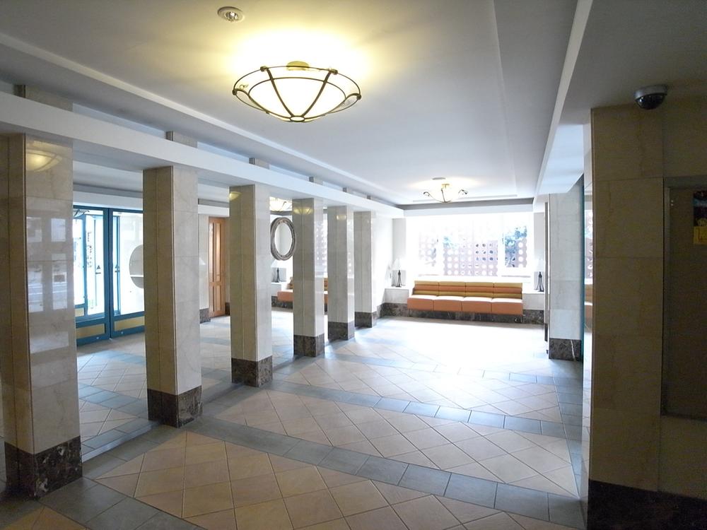 Entrance. Common areas