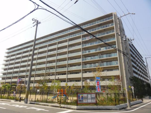 Local appearance photo. And large-sized apartments of the total number of units 194 units