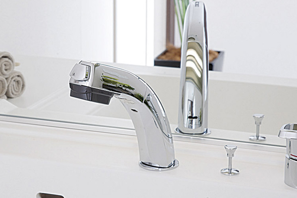Bathing-wash room.  [Single lever mixing faucet] Spout is possible drawer. Easily YuAtsushi ・ Hot water can be adjusted, It is simple and functional faucet (same specifications)