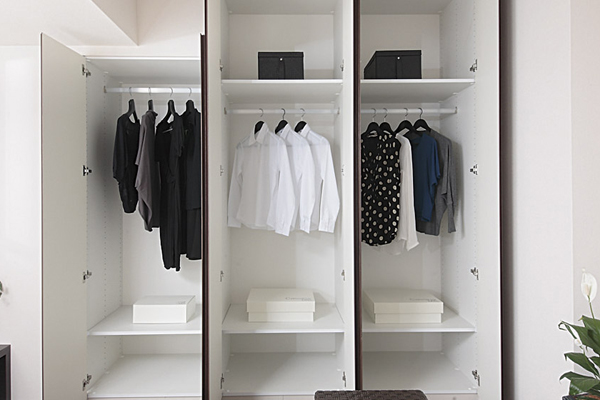 Receipt.  [closet] System storage type that position and shelves of the height of the hanger pipe can be adjusted to make your stay more comfortable and convenient (same specifications)