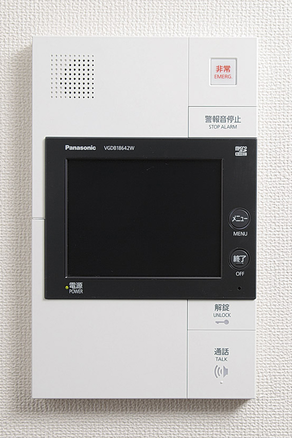 Security.  [Color monitor intercom "Windea"] You can confirm the first floor entrance of visitors, Color monitor intercom have been installed (same specifications)