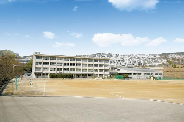 Other Environmental Photo. All students and is working in the tradition of marathon which is 2600m more than 40 years until the Nishinomiya Municipal Shioze junior high school. 