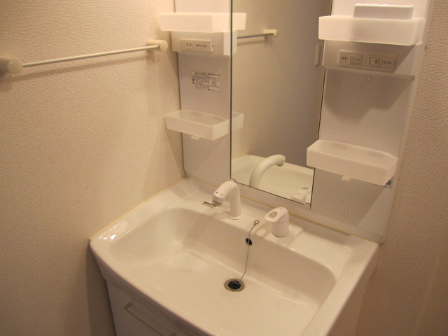 Washroom. Shampoo dresser washbasin (^ - ^)