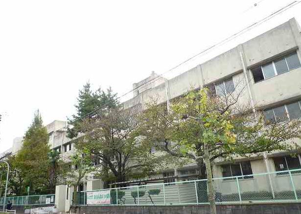 Junior high school. 1267m to Nishinomiya Municipal Naruo junior high school