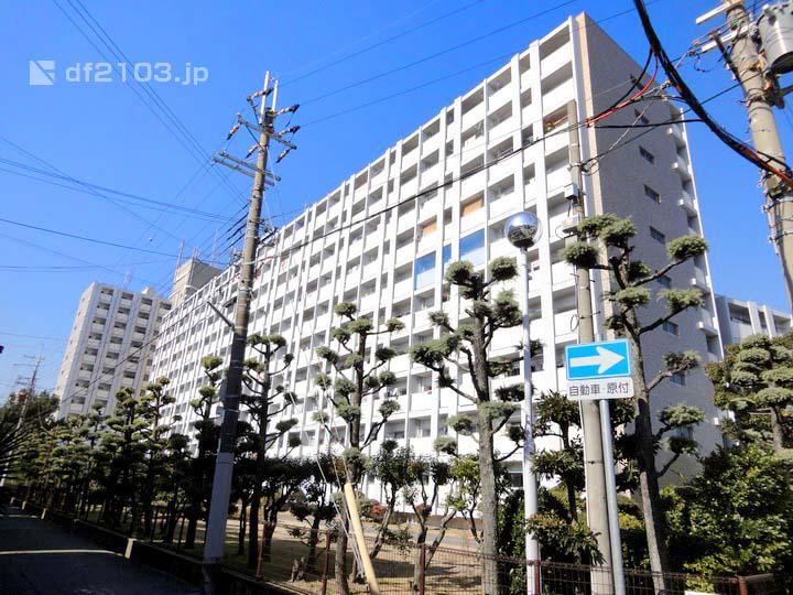 Local appearance photo. 1972 is a large apartment of the total number of units 206 units in November! Condominium in Hyogo Prefecture Housing Corporation sale.