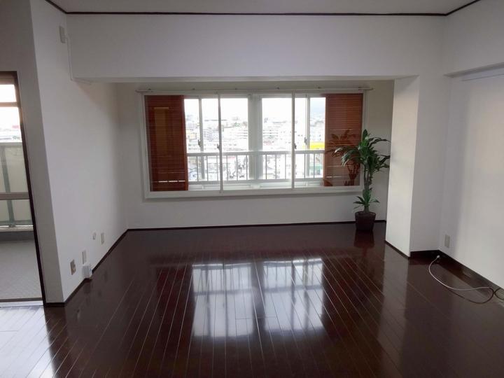 Living. Indoor (12 May 2013) Shooting LDK west window has become a double sash
