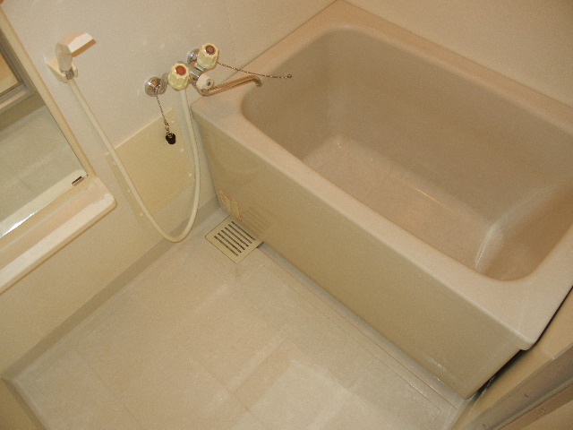 Bath. You can slowly bathing in the large tub (^ v ^)