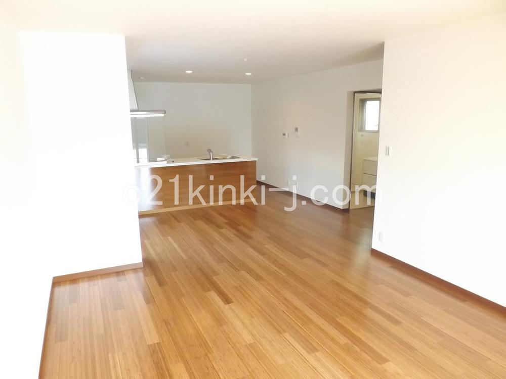 Living. Local photos (living) 20.5 Pledge spacious space of! With floor heating!