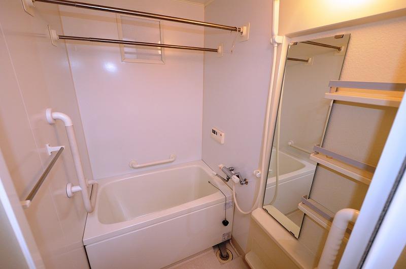 Bathroom. Local (11 May 2013) Shooting