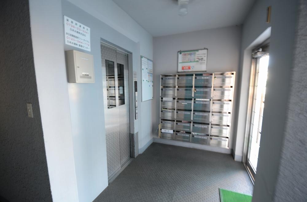 Entrance. Common areas