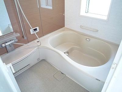 Bathroom. 1621 is a spacious bathroom of size (about 1.25 square meters).