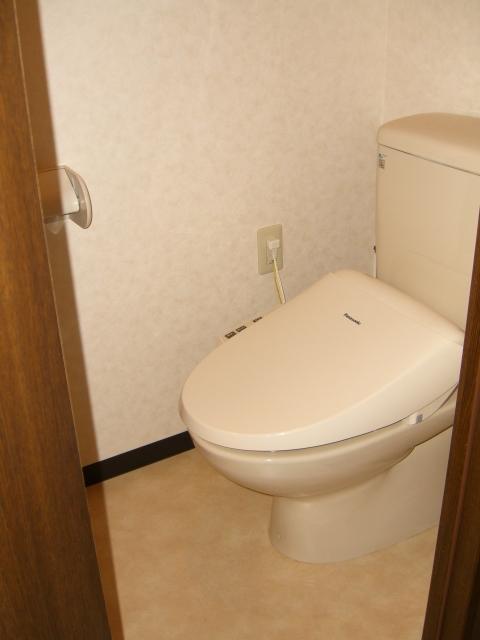 Toilet. Indoor (12 May 2013) Shooting