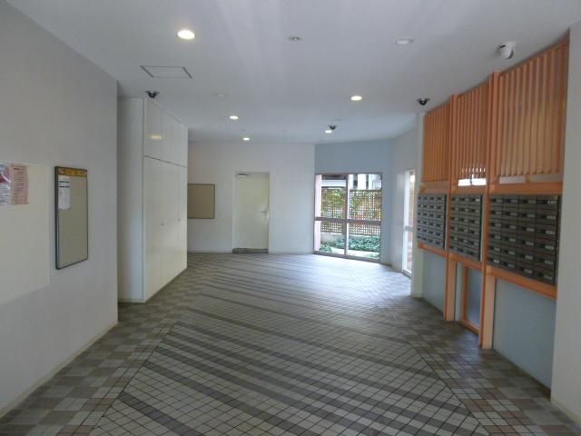 Entrance. Common areas
