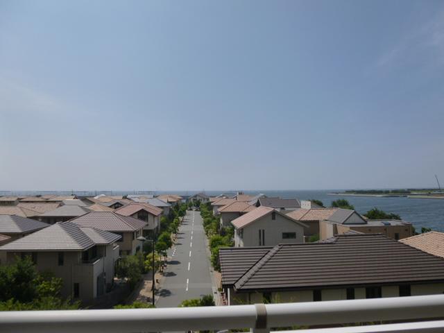 View photos from the dwelling unit. View from the site (2)
