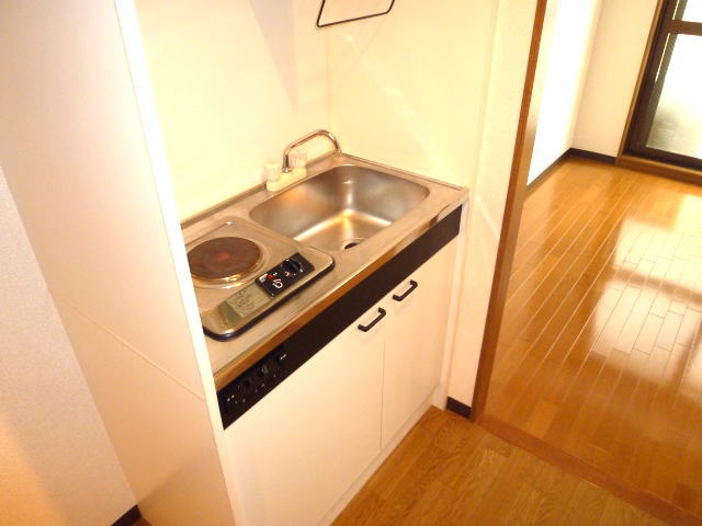 Kitchen. With electric stove