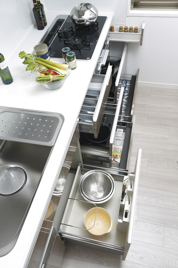 Kitchen.  [Slide storage] With less design of the dead space, Out of such a large cooking utensil is also simple slide storage. Soft-close function to reduce the impact and sound at the time of closing also is equipped with (same specifications)