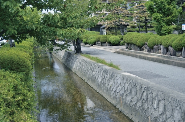 Shinbori River (2-minute walk / About 150m)