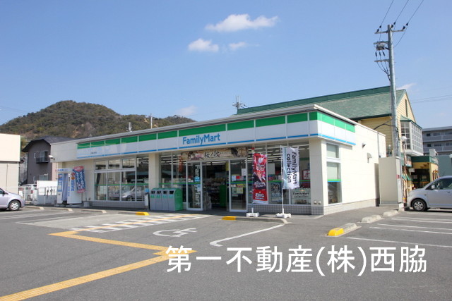 Convenience store. 177m to Family Mart (convenience store)
