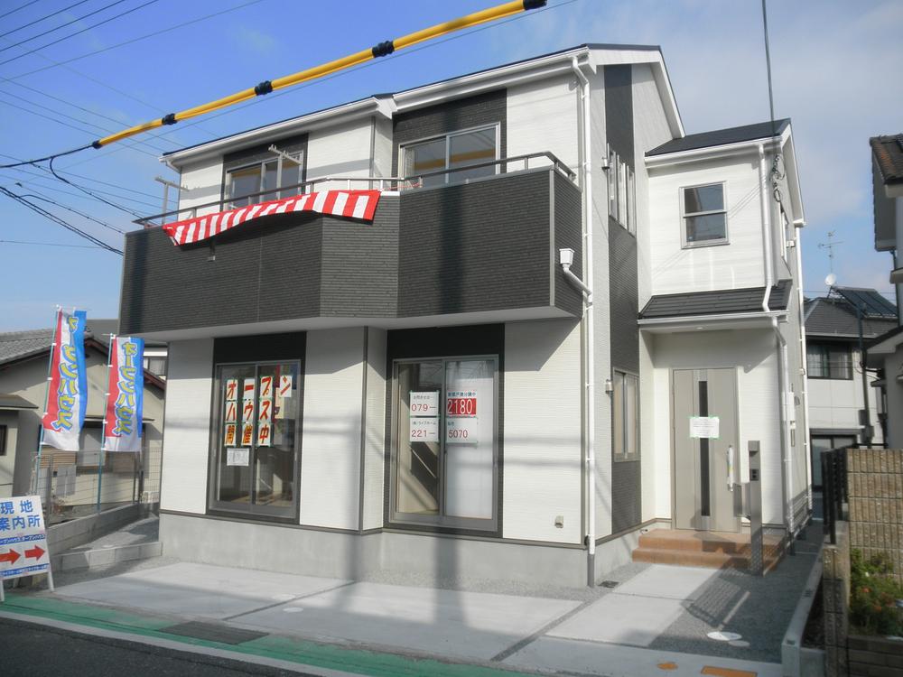 Local appearance photo. Local (12 May 2013) Shooting