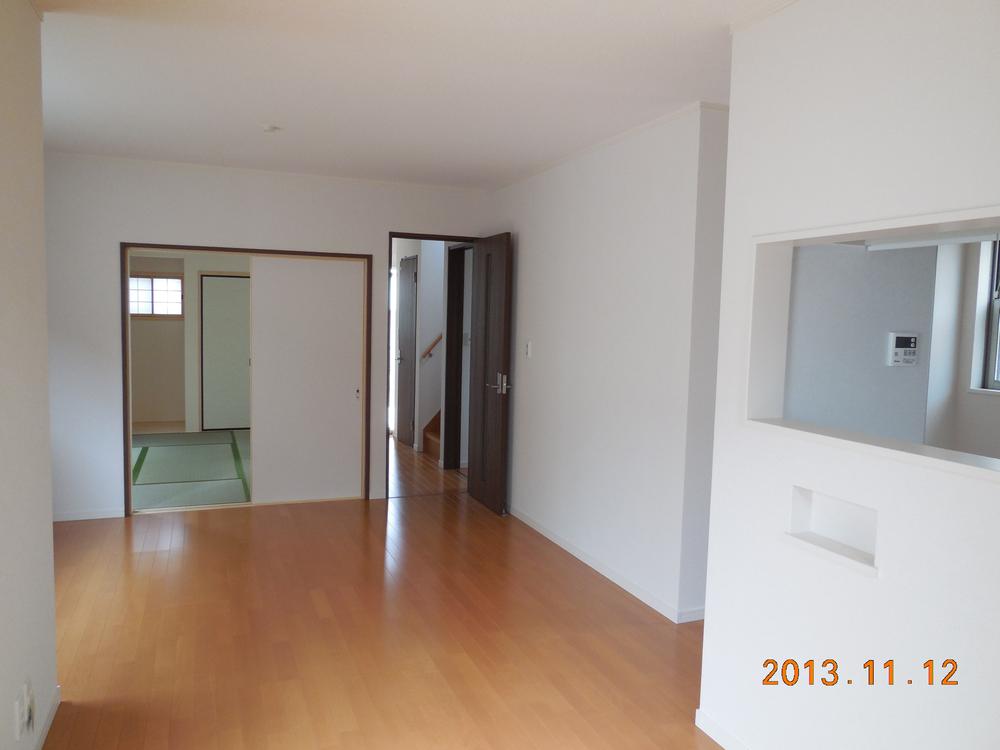 Same specifications photos (living). Image Photos