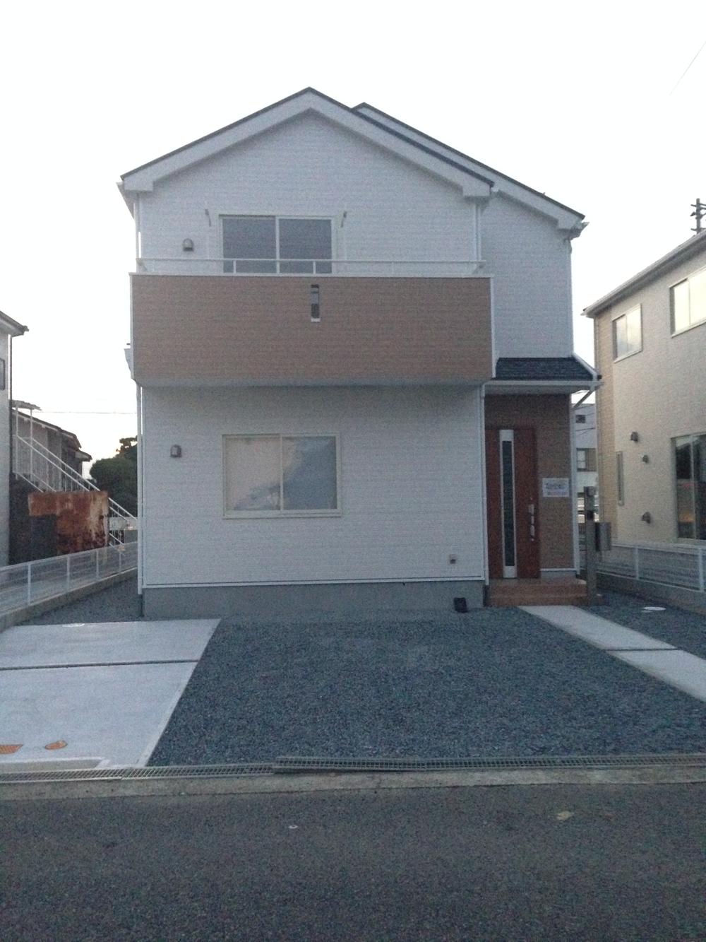 Local appearance photo. Local (11 May 2013) Shooting