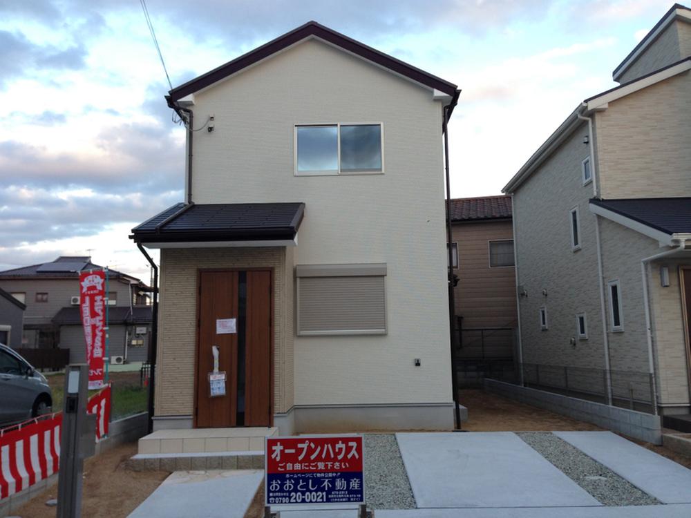 Local appearance photo. Local (11 May 2013) Shooting