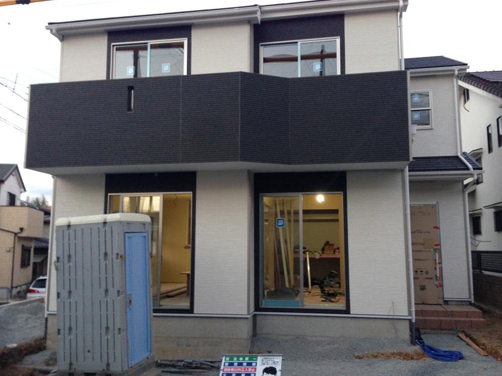 Local appearance photo. Local (11 May 2011) Shooting